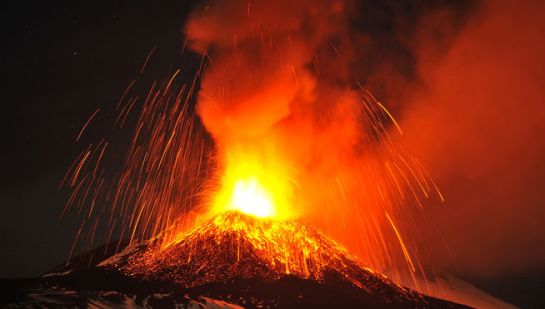 volcan_Etna-lava-poblacion-erupcion-Sicilia_MDSIMA20131118_0038_7
